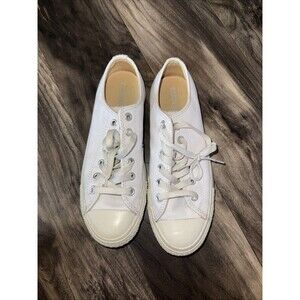 White leather converse Unisex Sz 8 Previously Worn But Great Condition Overall!